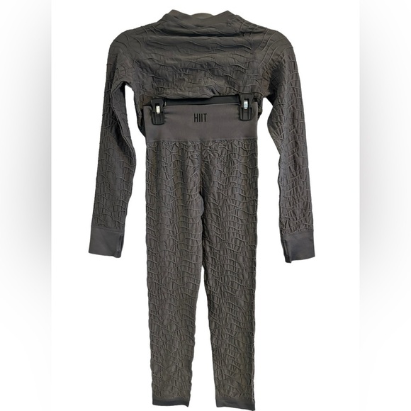 HIIT 2-Piece Small Charcoal Sexy Textured Body Hugging Set Butt Seam Thumb Holes - Picture 10 of 13